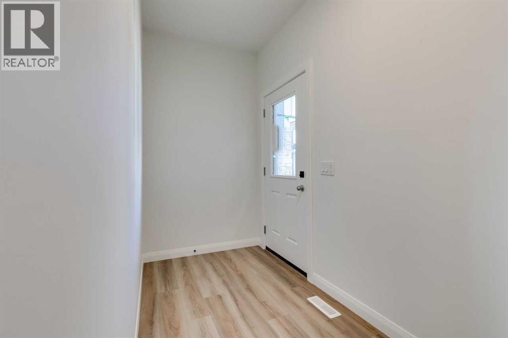 72 Dawson Wharf Mount, Chestermere, Alberta  T1X 2X6 - Photo 4 - A2262127