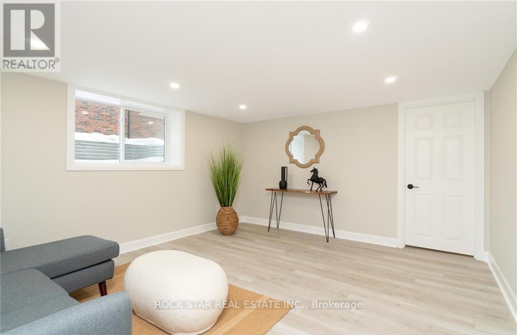 Lower - 136 Grand Street, Brantford, Ontario  N3R 4B7 - Photo 5 - X12444244