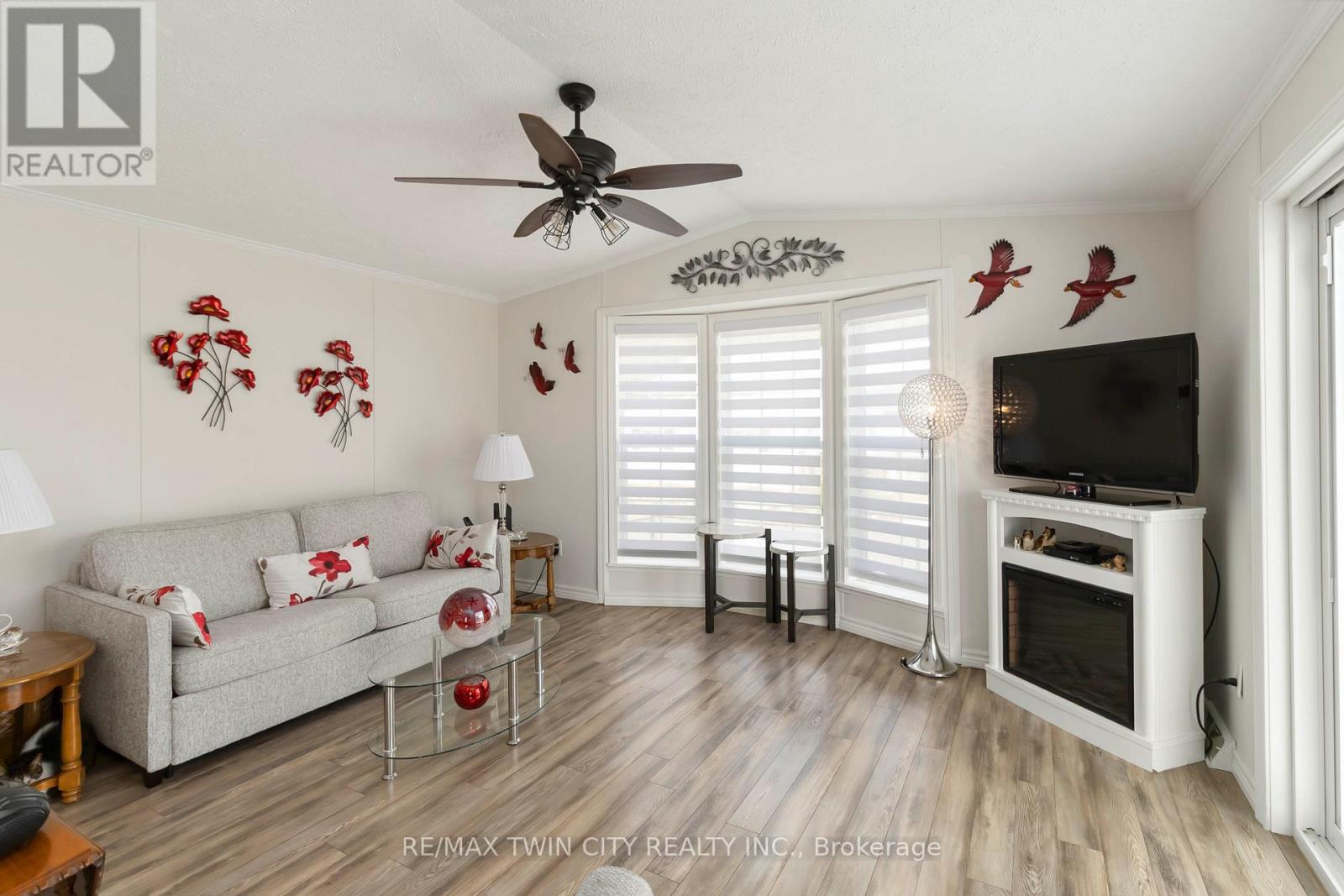 27 Elm Street, Puslinch, Ontario  N1H 6H9 - Photo 12 - X12444247