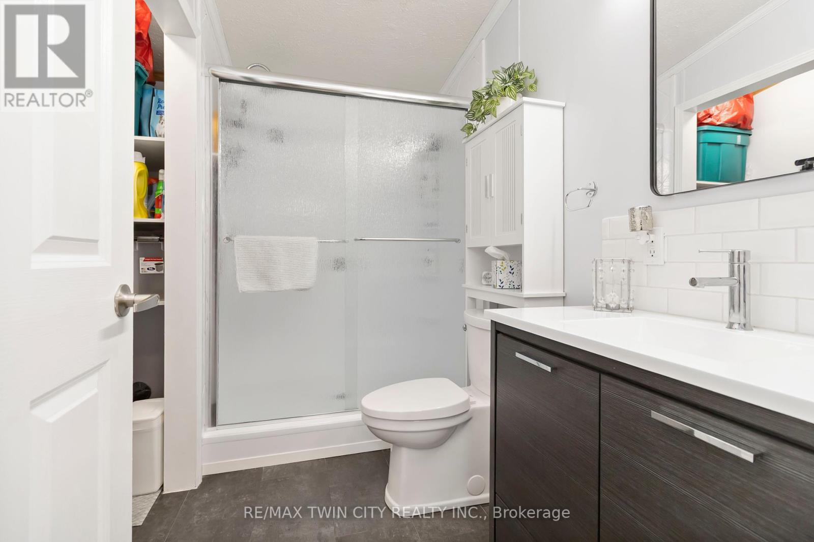 27 Elm Street, Puslinch, Ontario  N1H 6H9 - Photo 17 - X12444247