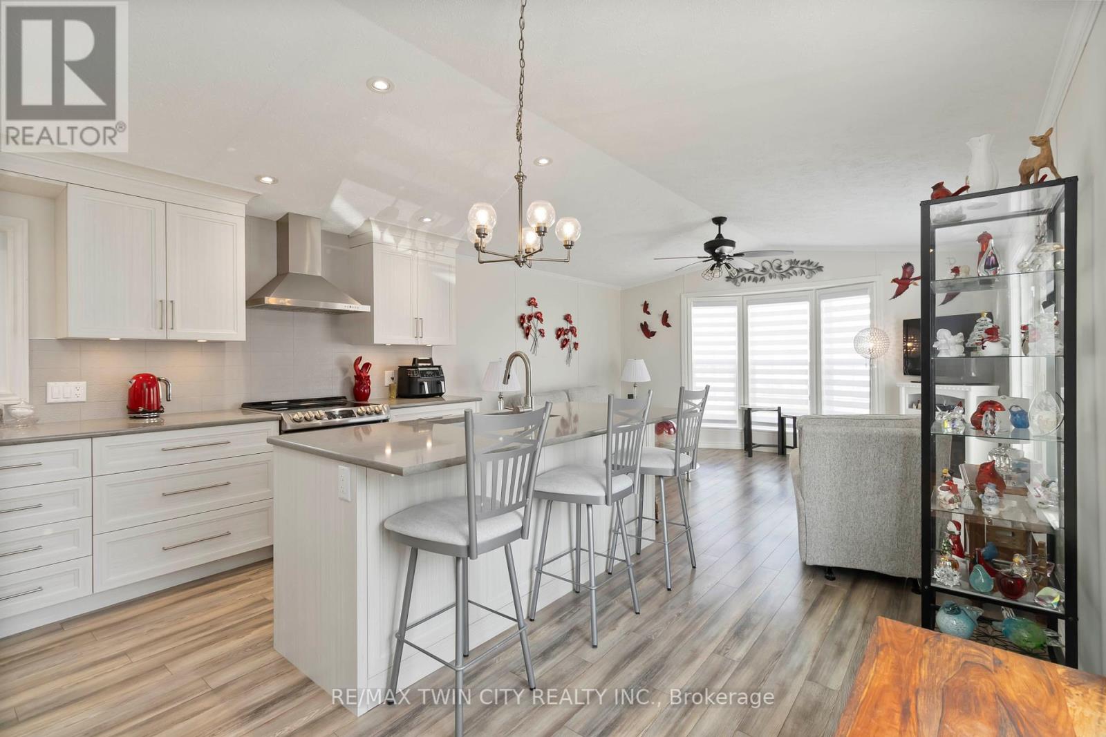 27 Elm Street, Puslinch, Ontario  N1H 6H9 - Photo 6 - X12444247