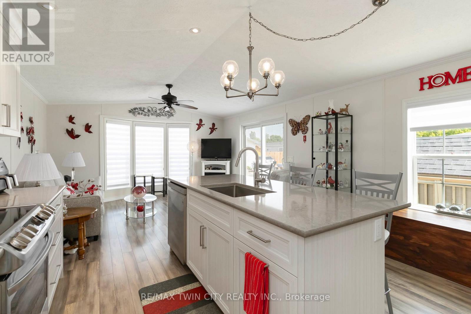 27 Elm Street, Puslinch, Ontario  N1H 6H9 - Photo 7 - X12444247