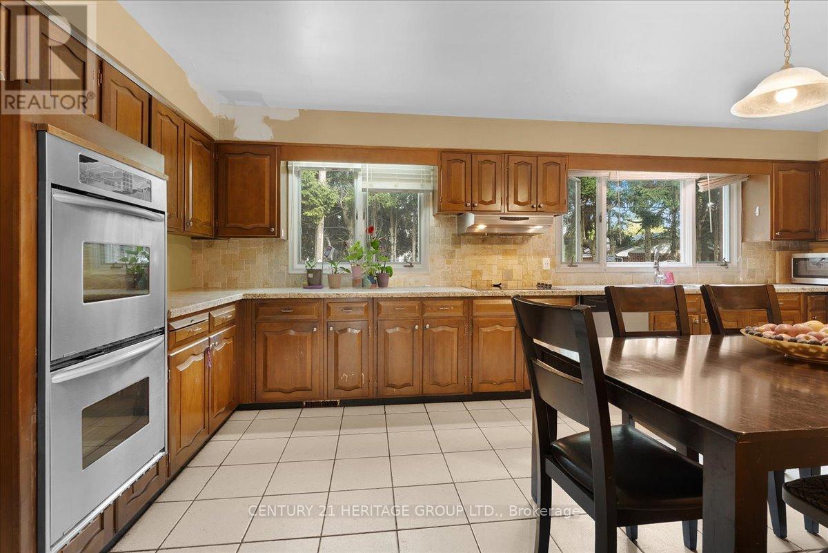 67 Elmhurst Drive, Hamilton (Sherwood), Ontario  L8T 1C5 - Photo 11 - X12444265