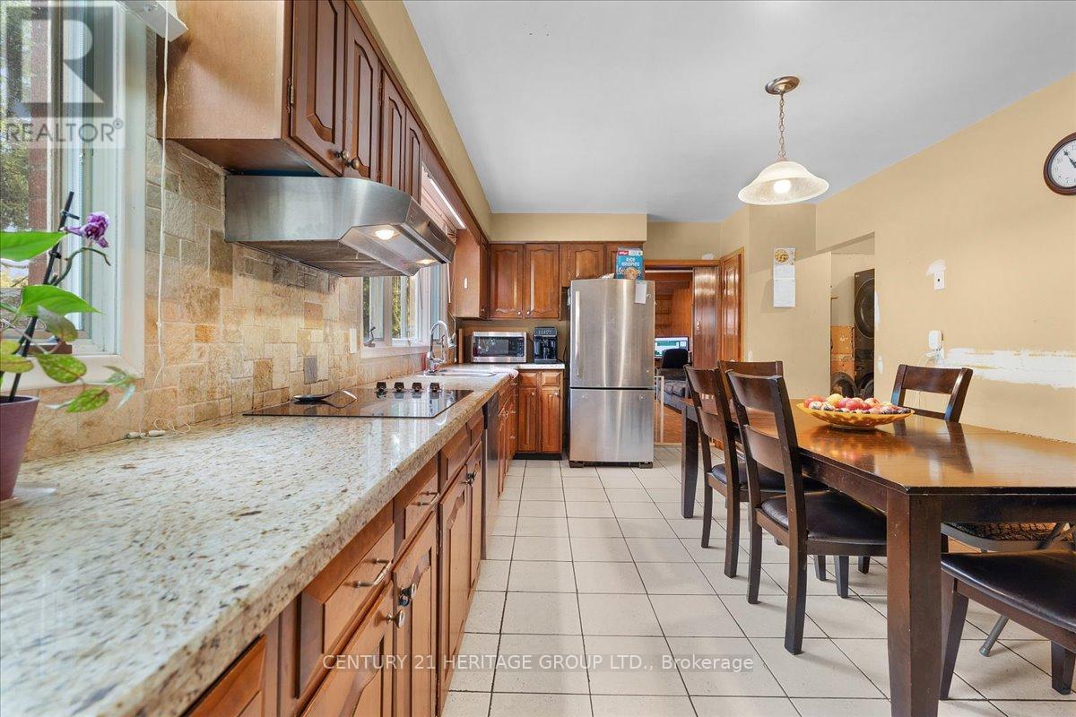 67 Elmhurst Drive, Hamilton (Sherwood), Ontario  L8T 1C5 - Photo 12 - X12444265