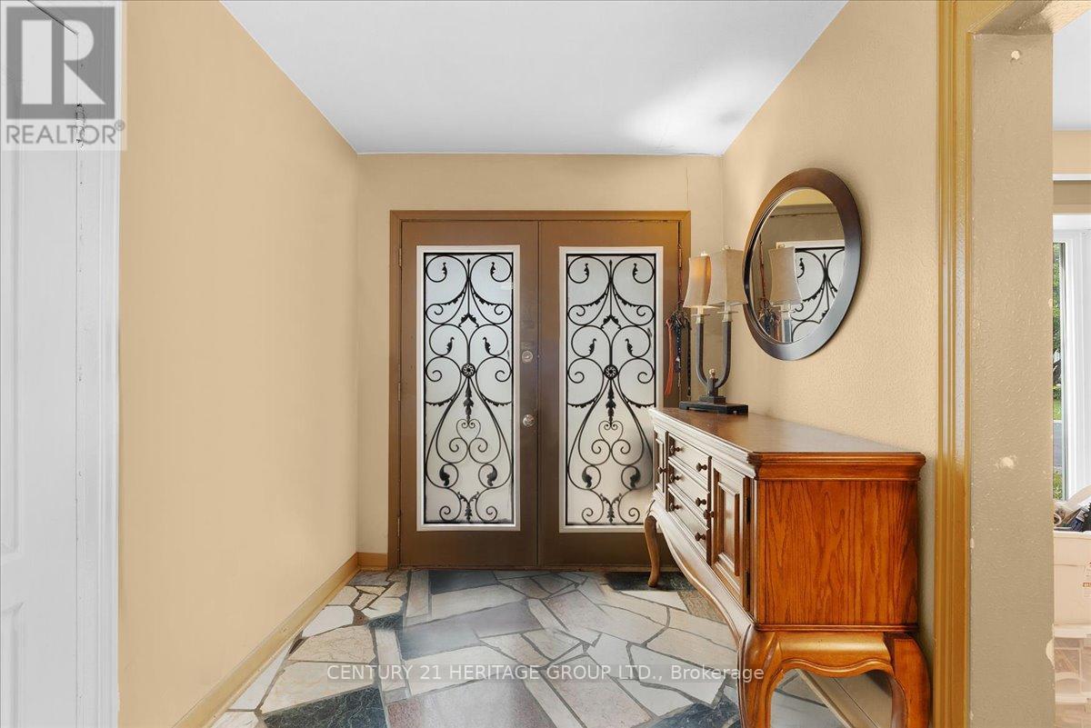 67 Elmhurst Drive, Hamilton (Sherwood), Ontario  L8T 1C5 - Photo 4 - X12444265