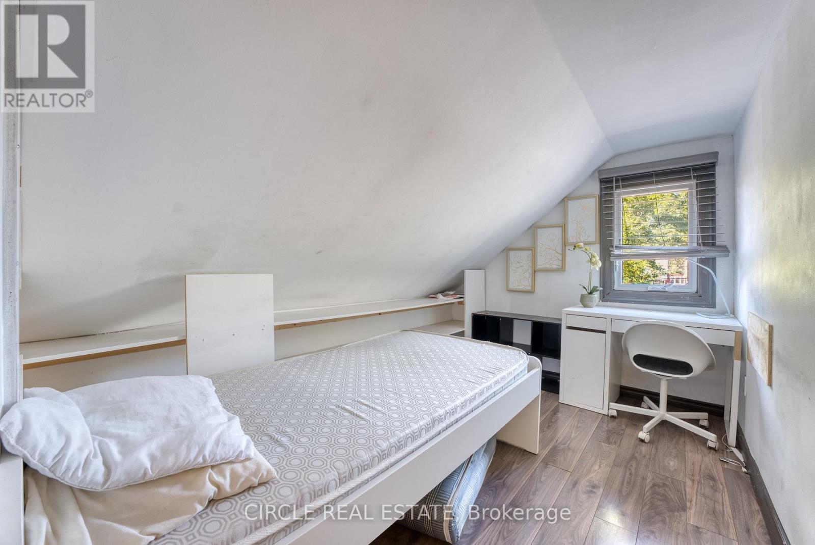 241 Curry Avenue, Windsor, Ontario  N9B 2B4 - Photo 13 - X12444282