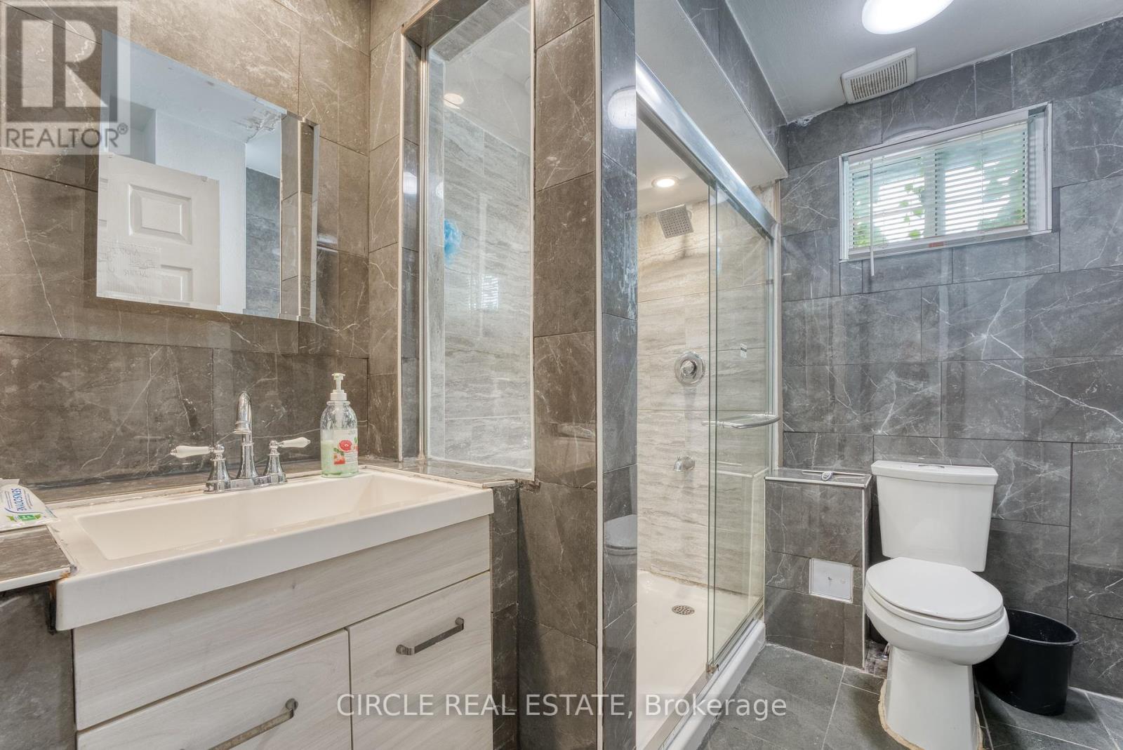 241 Curry Avenue, Windsor, Ontario  N9B 2B4 - Photo 14 - X12444282