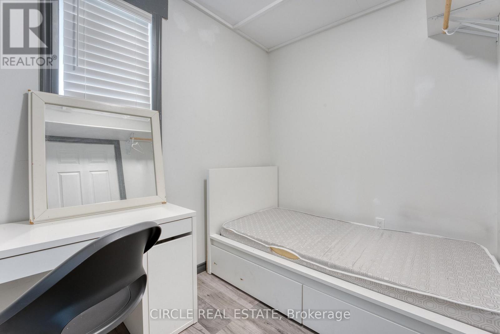 241 Curry Avenue, Windsor, Ontario  N9B 2B4 - Photo 15 - X12444282