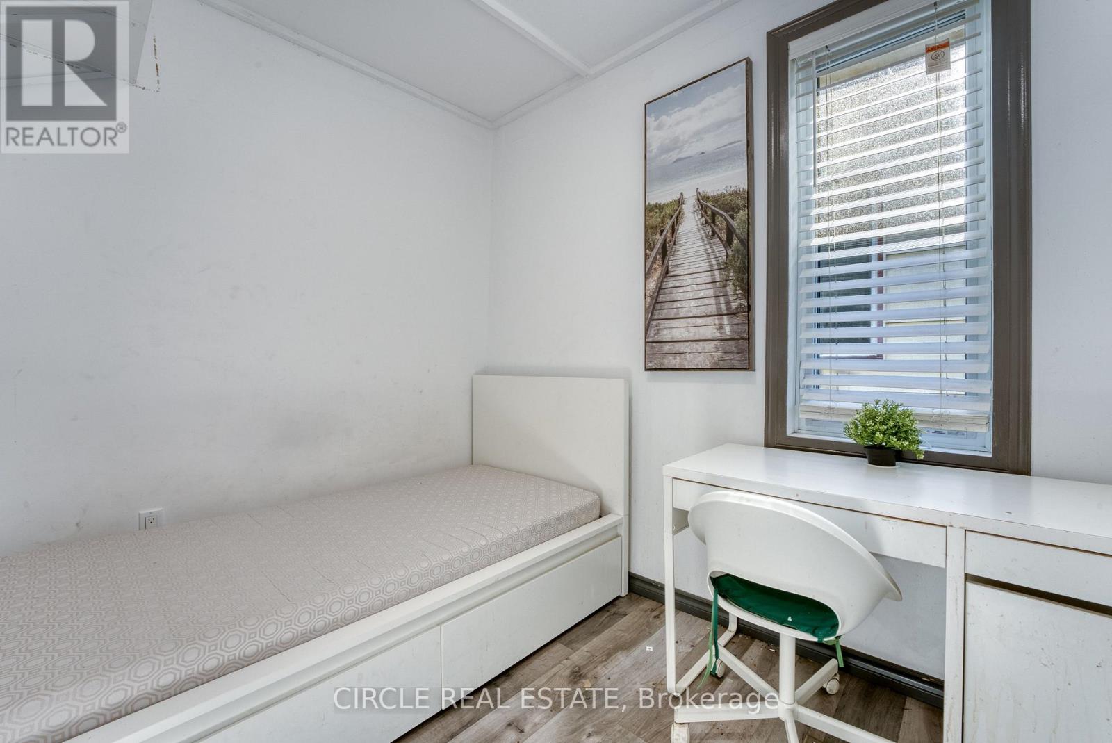 241 Curry Avenue, Windsor, Ontario  N9B 2B4 - Photo 16 - X12444282