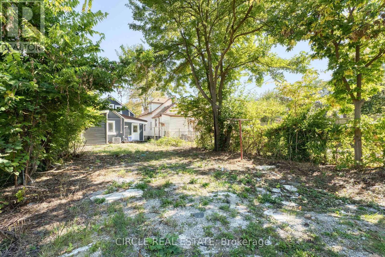 241 Curry Avenue, Windsor, Ontario  N9B 2B4 - Photo 21 - X12444282