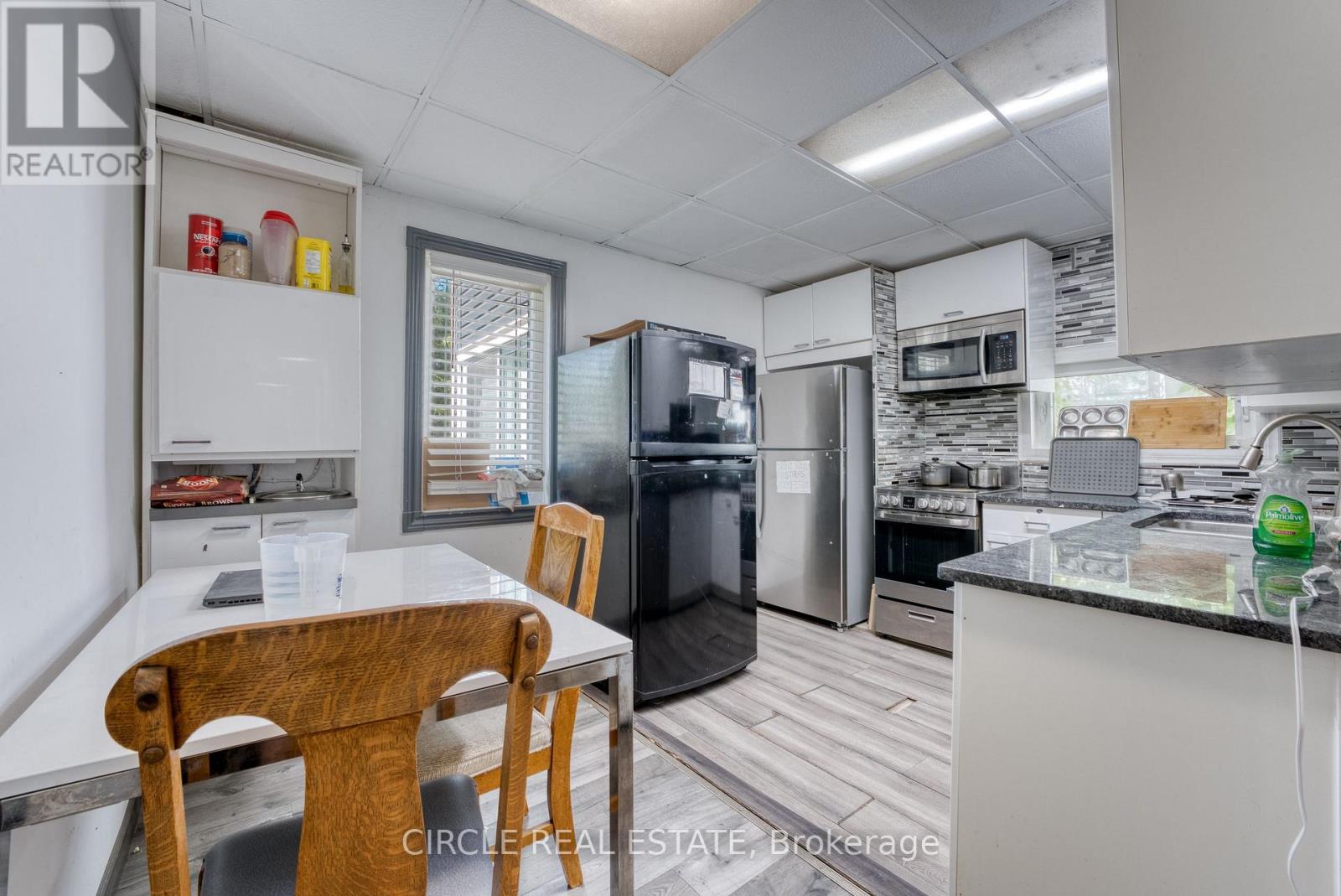 241 Curry Avenue, Windsor, Ontario  N9B 2B4 - Photo 6 - X12444282