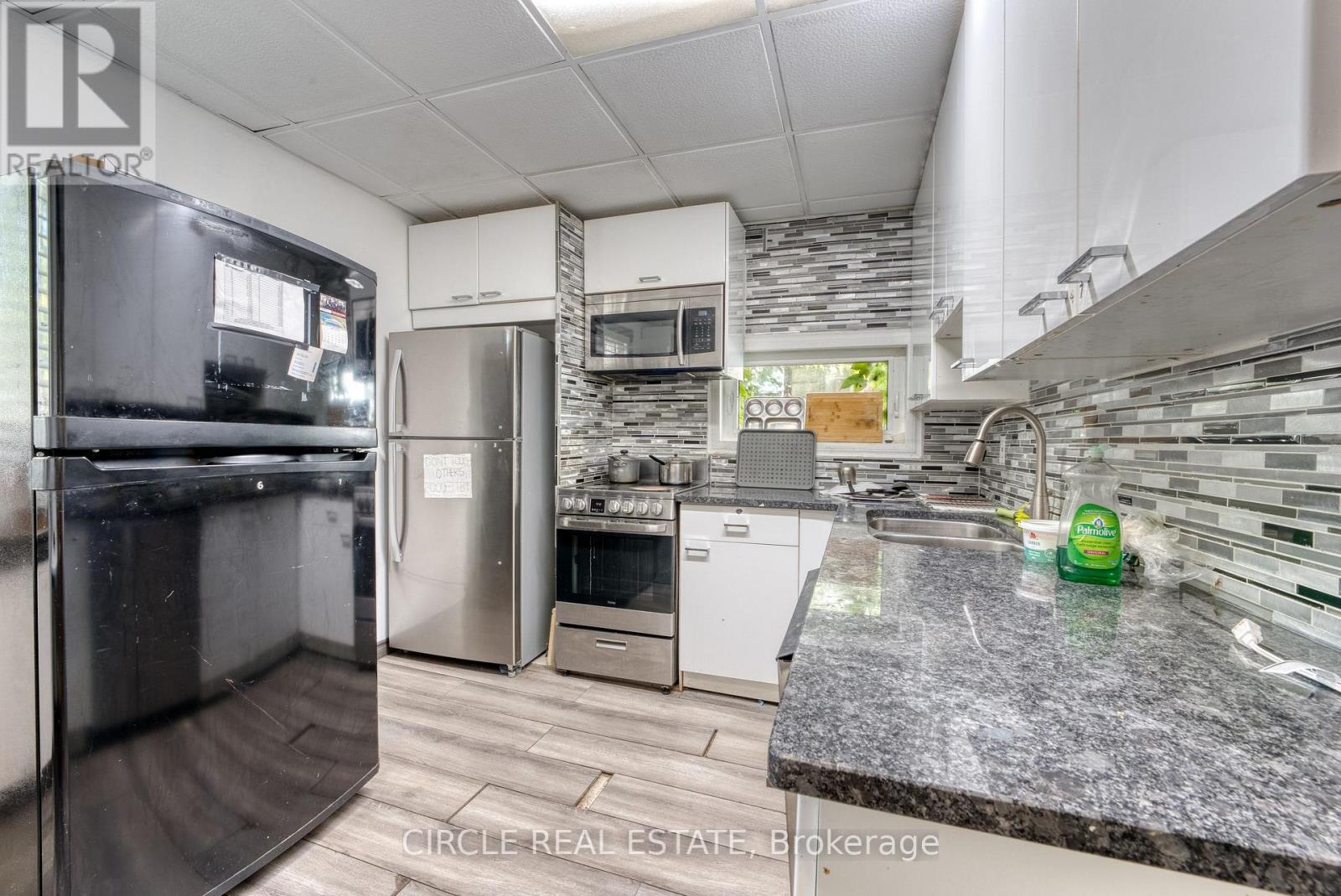 241 Curry Avenue, Windsor, Ontario  N9B 2B4 - Photo 7 - X12444282