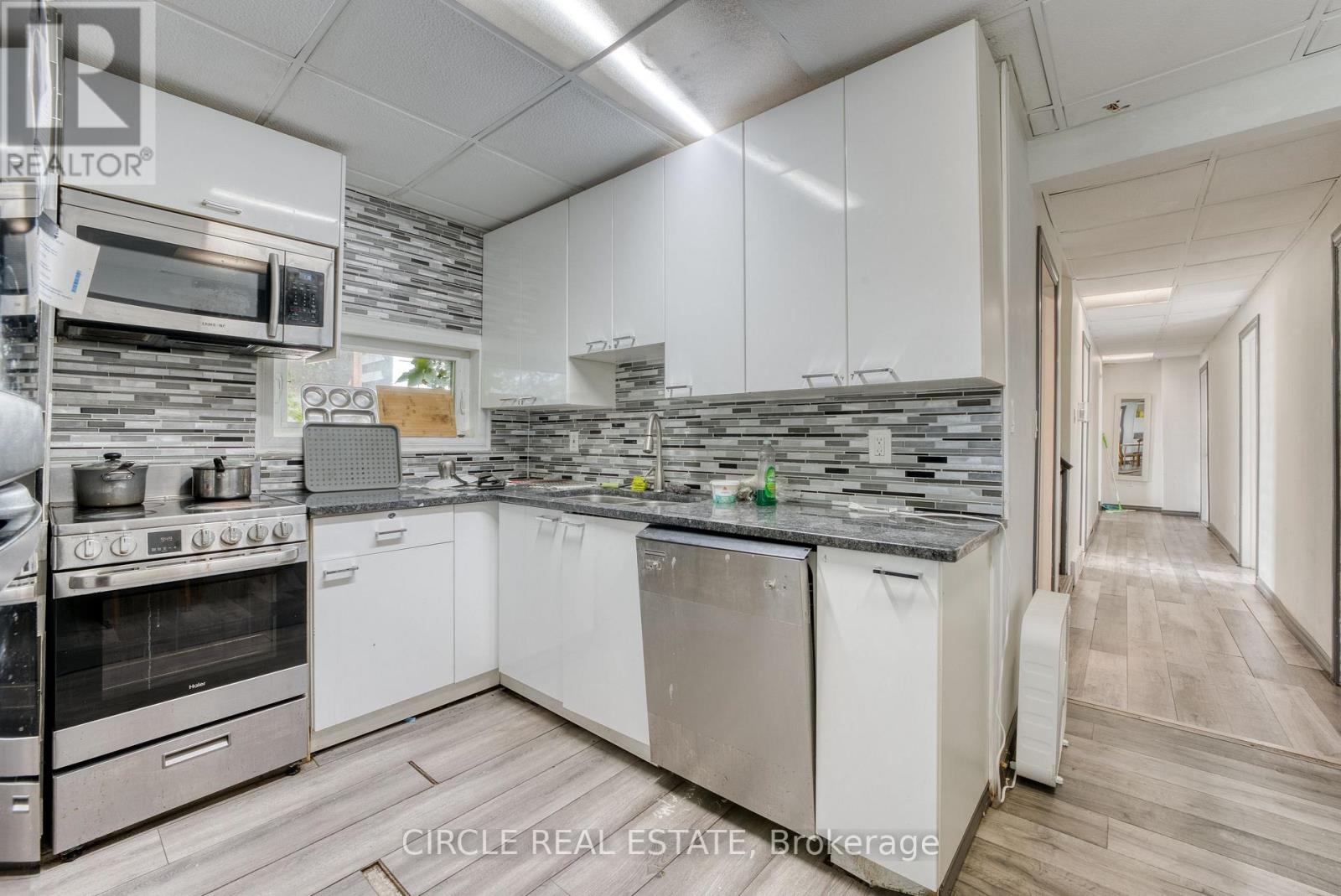 241 Curry Avenue, Windsor, Ontario  N9B 2B4 - Photo 9 - X12444282