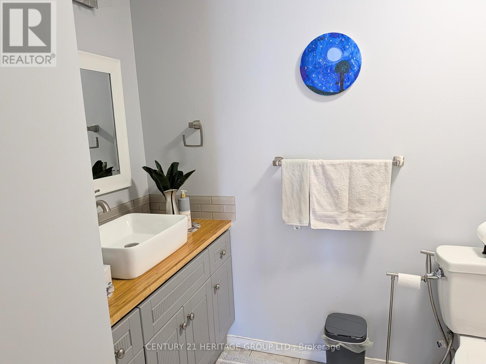 66 Bastille Street, Hamilton, Ontario  L9B 2G9 - Photo 15 - X12444293