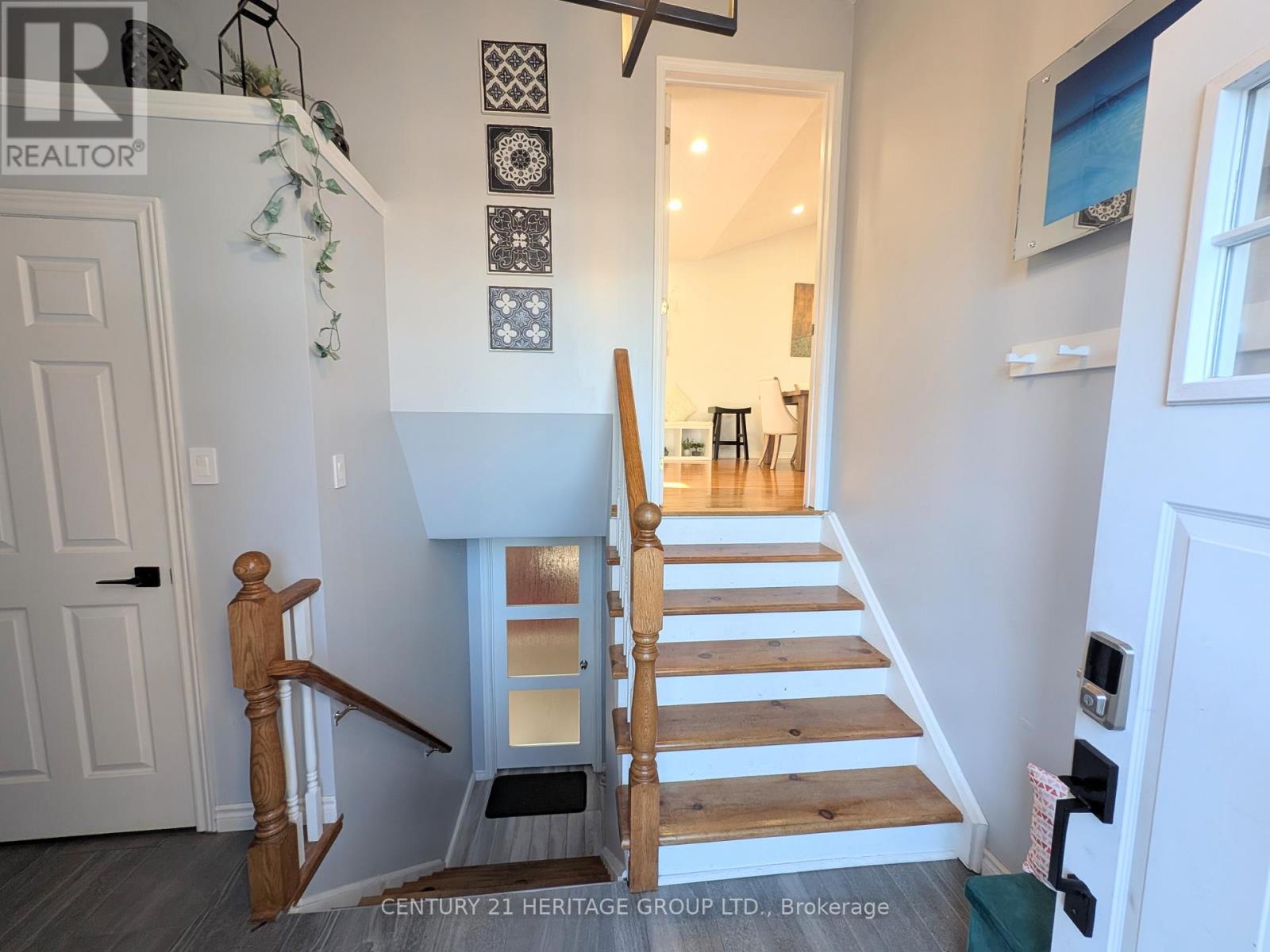 66 Bastille Street, Hamilton, Ontario  L9B 2G9 - Photo 3 - X12444293