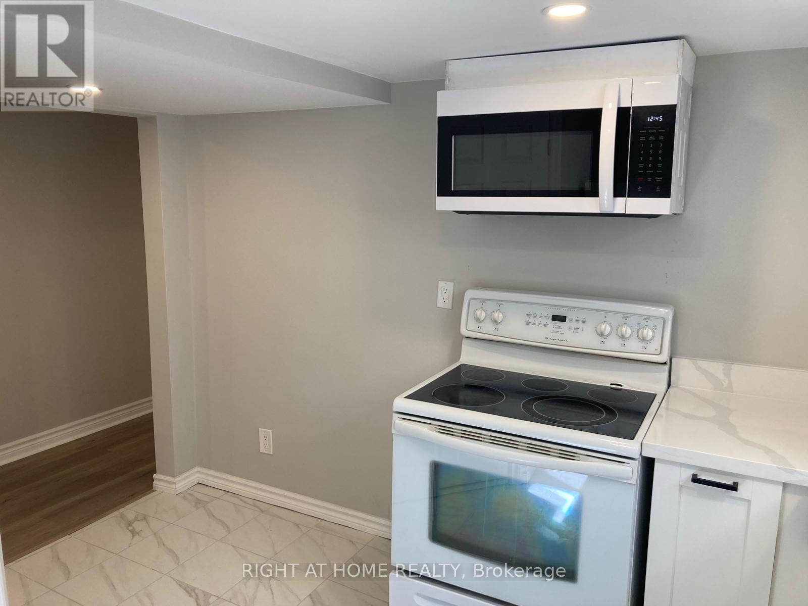 Lower - 8 Regency Street, Hamilton, Ontario  L8T 4V3 - Photo 14 - X12444316