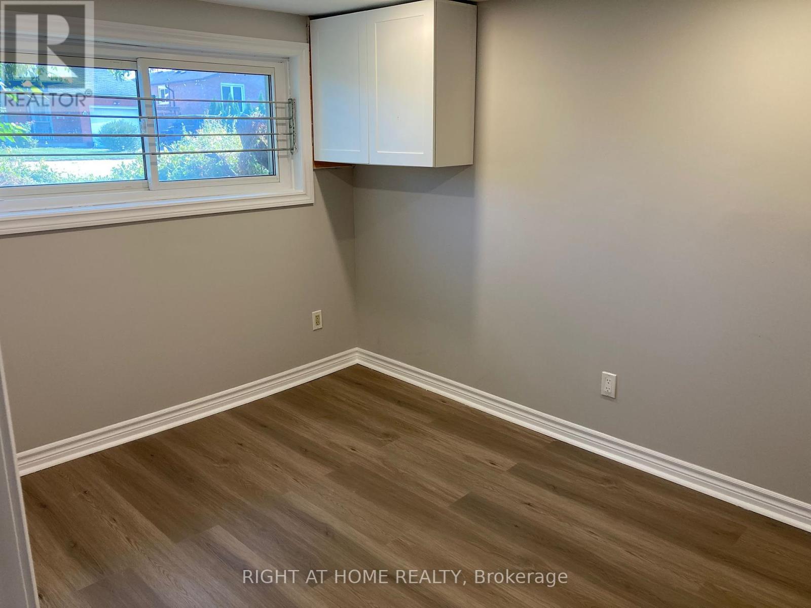 Lower - 8 Regency Street, Hamilton, Ontario  L8T 4V3 - Photo 5 - X12444316
