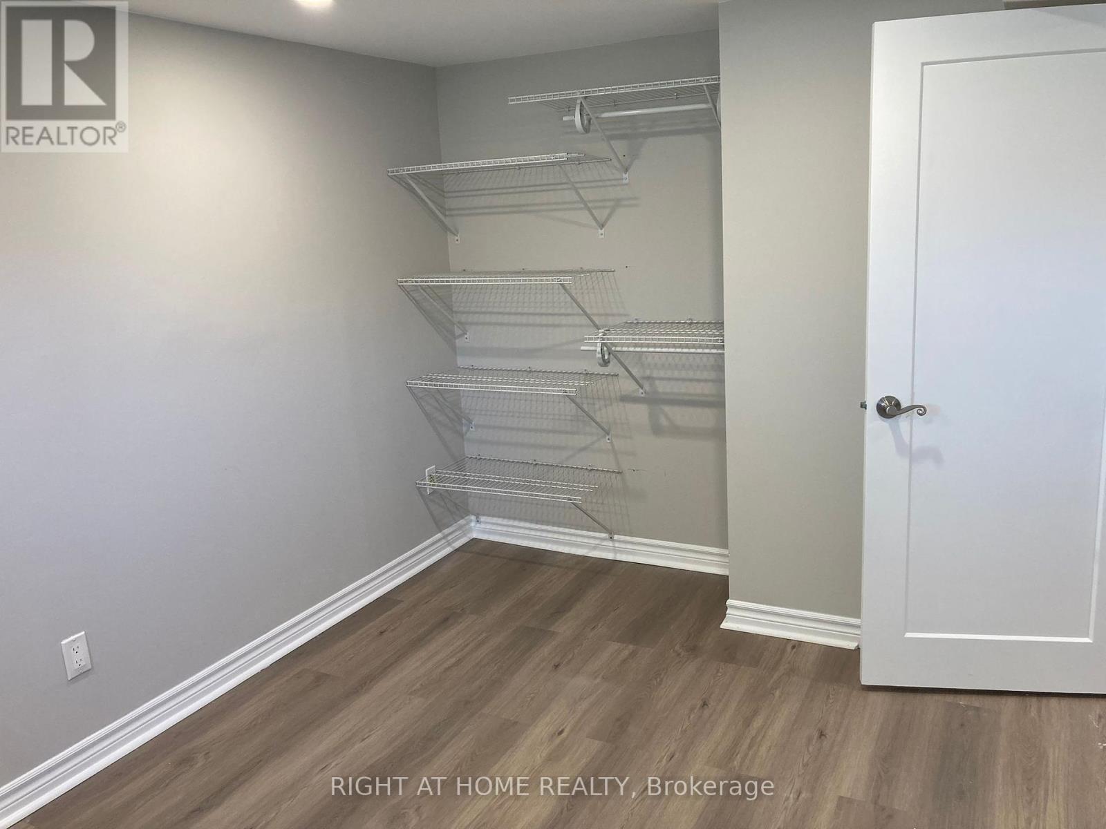 Lower - 8 Regency Street, Hamilton, Ontario  L8T 4V3 - Photo 6 - X12444316