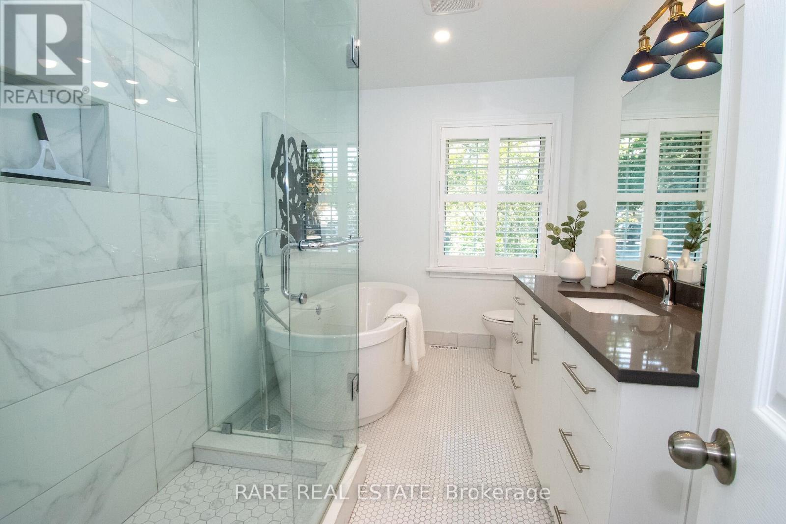 8 Brookside Avenue, Grimsby, Ontario  L3M 1W1 - Photo 20 - X12444317