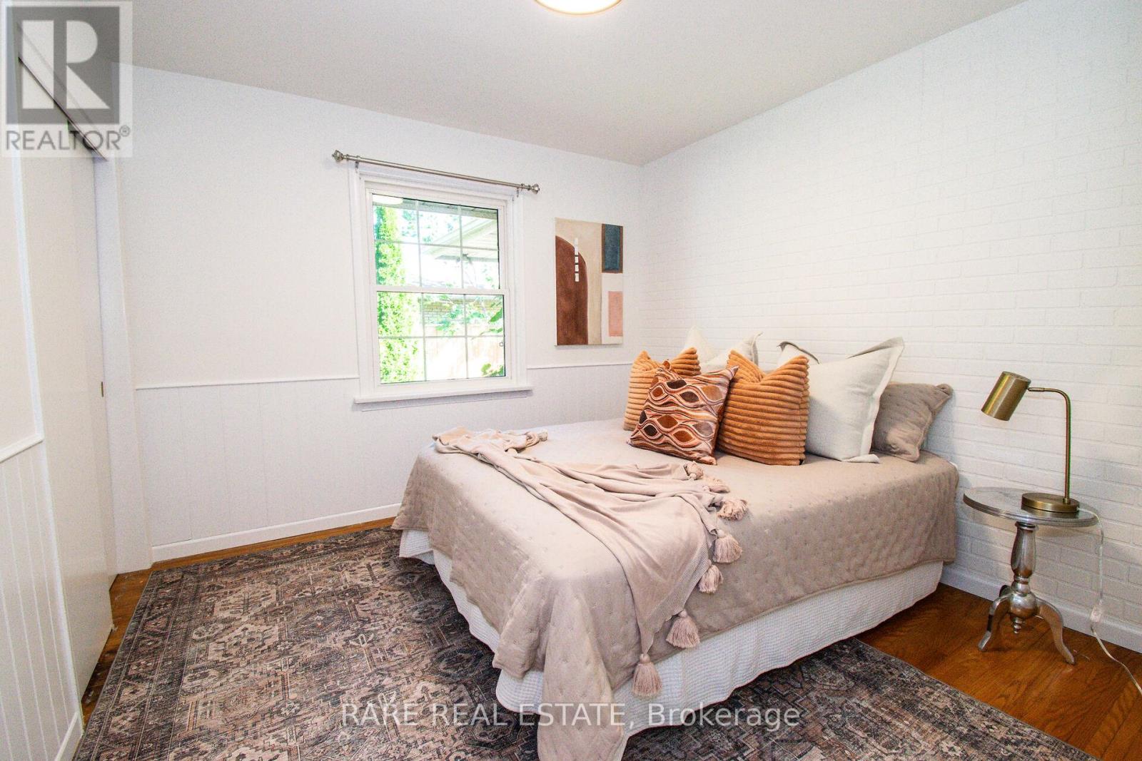 8 Brookside Avenue, Grimsby, Ontario  L3M 1W1 - Photo 23 - X12444317