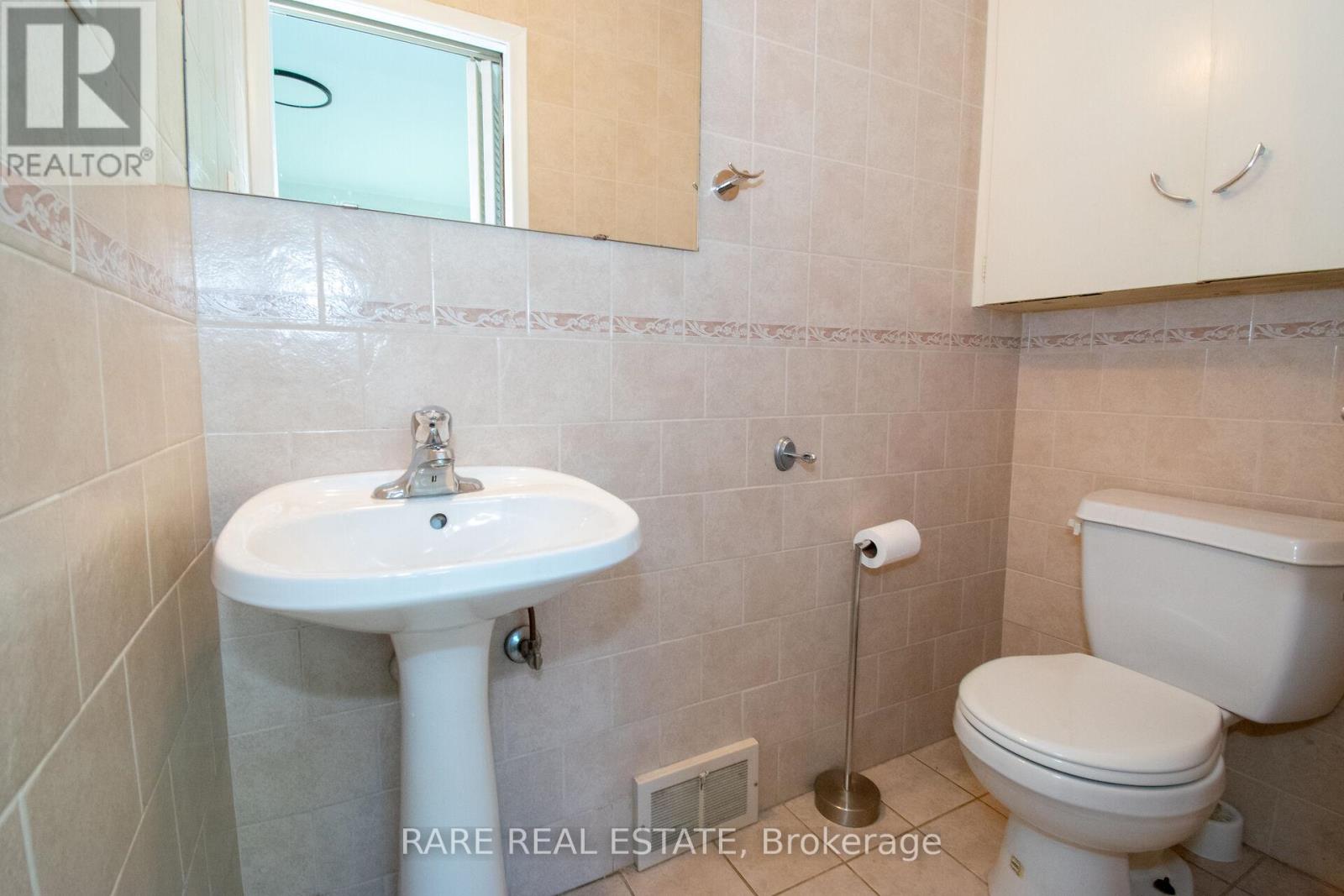 8 Brookside Avenue, Grimsby, Ontario  L3M 1W1 - Photo 28 - X12444317