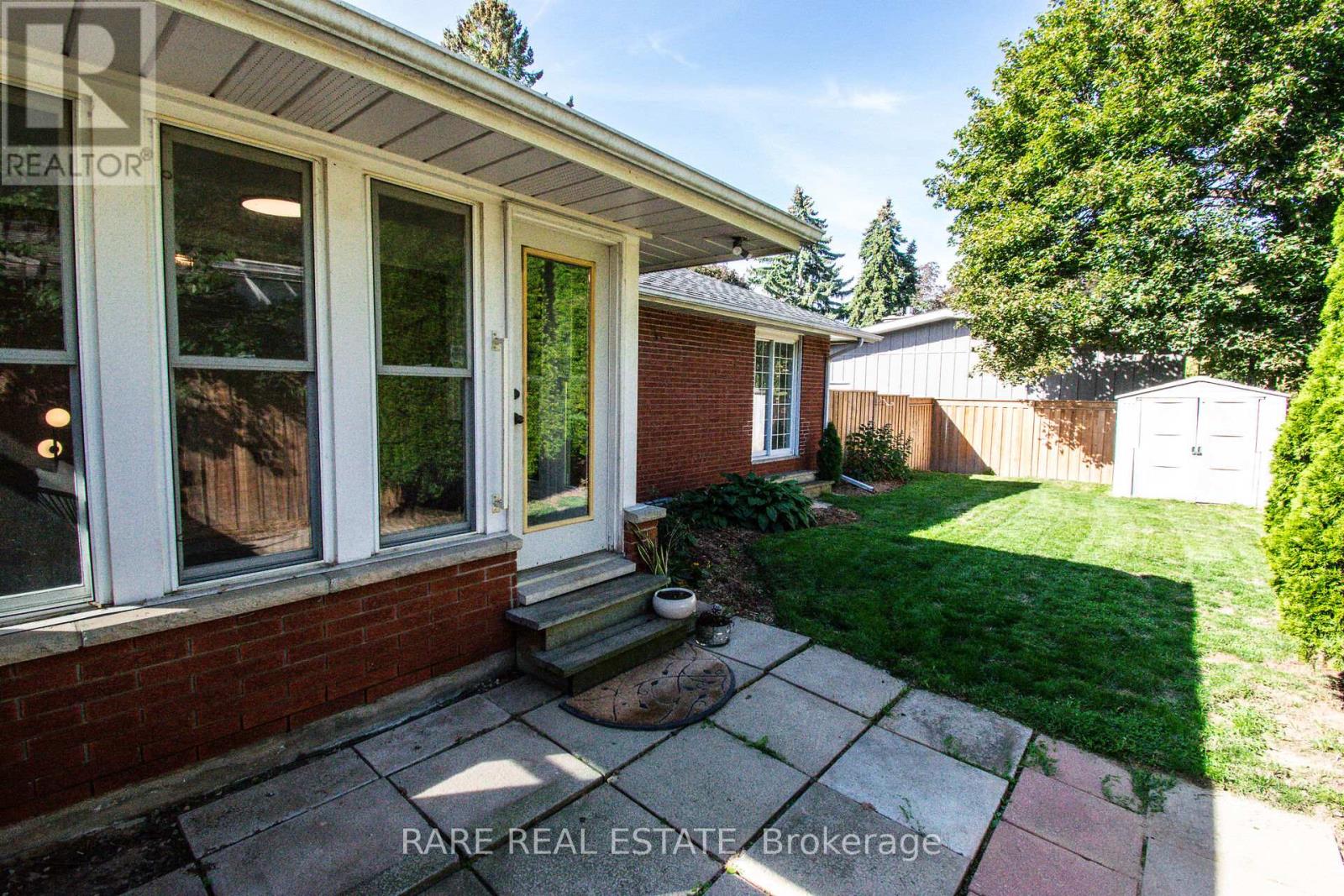 8 Brookside Avenue, Grimsby, Ontario  L3M 1W1 - Photo 32 - X12444317