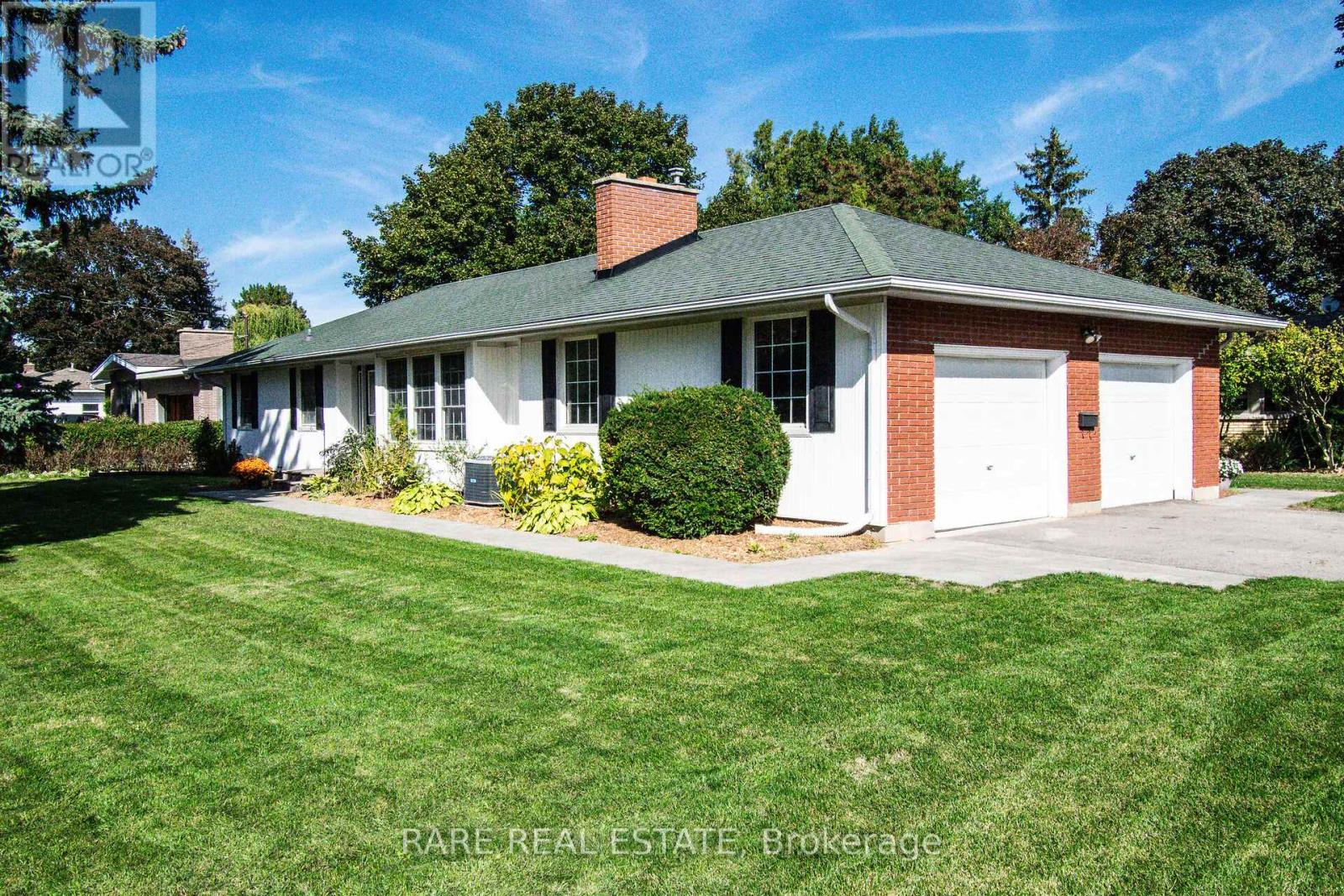 8 Brookside Avenue, Grimsby, Ontario  L3M 1W1 - Photo 36 - X12444317