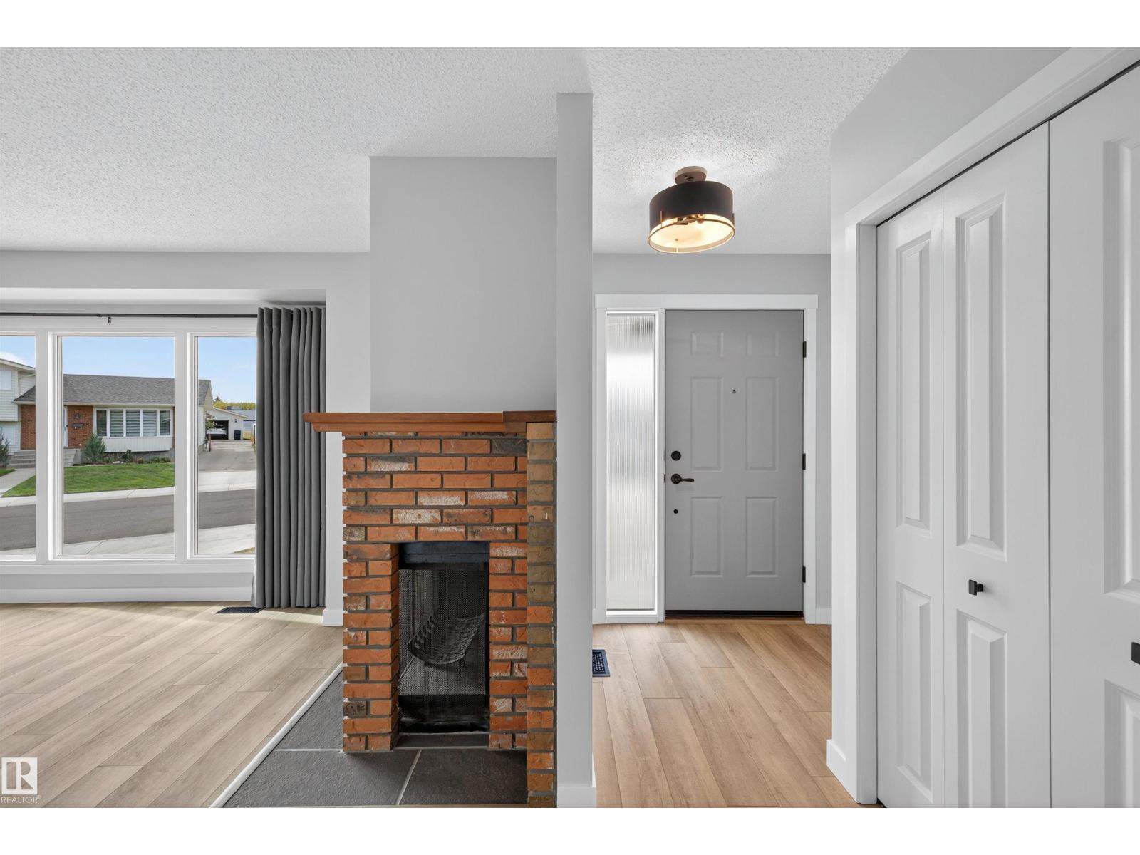 13815 35 St Nw, Edmonton, Alberta  T5Y 2E7 - Photo 3 - E4460768