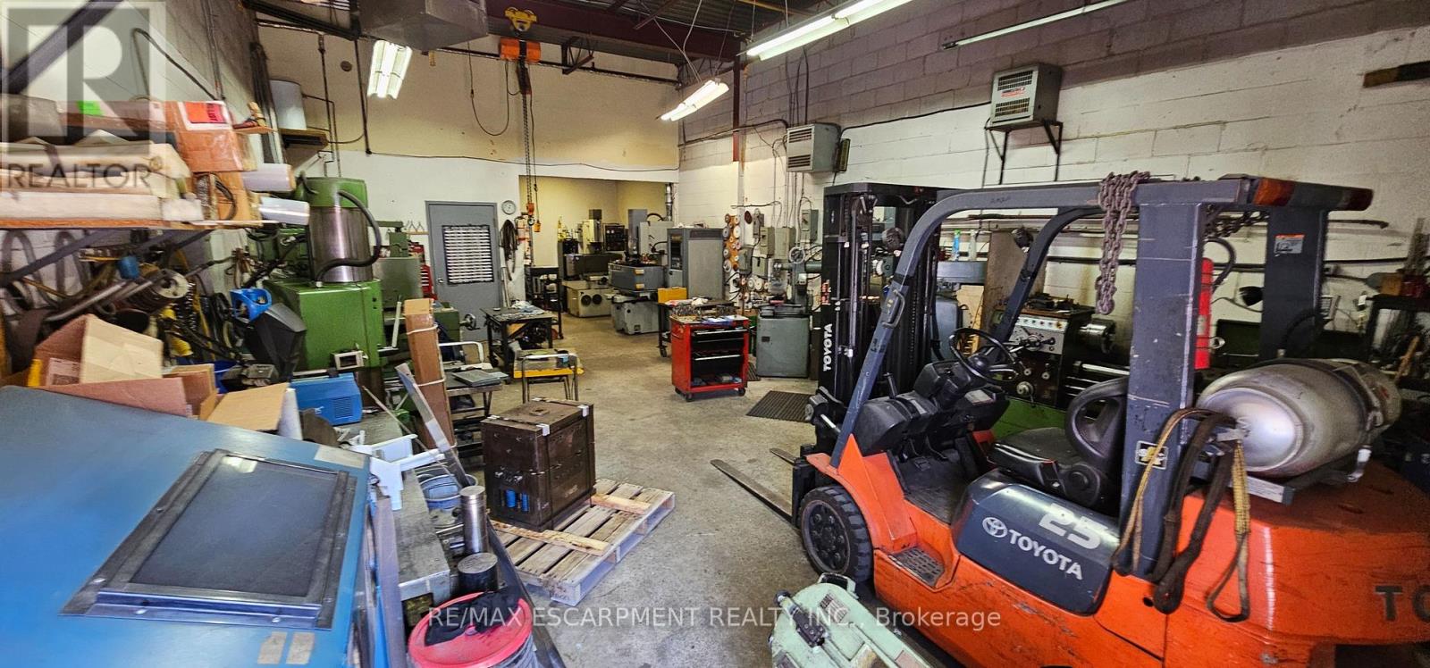 3 - 1075 Westport Crescent, Mississauga, Ontario  L5T 1E8 - Photo 2 - W12418127