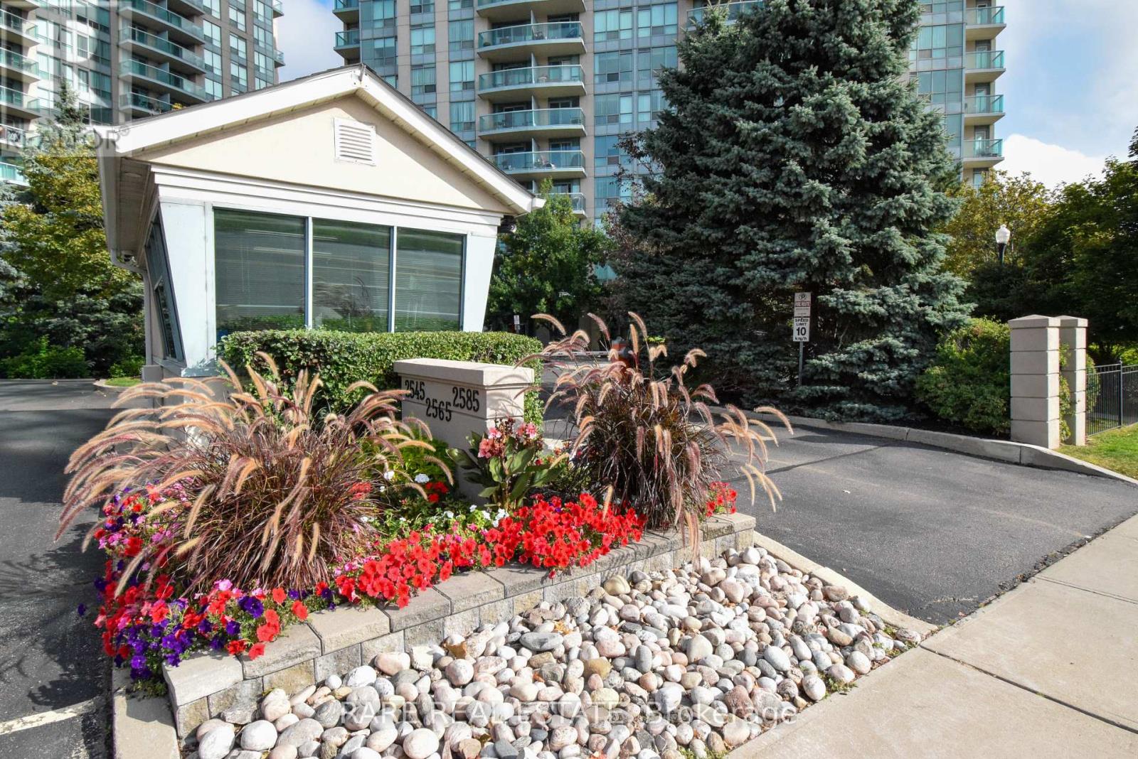 509 - 2545 Erin Centre Boulevard, Mississauga, Ontario  L5N 6Z9 - Photo 3 - W12431735