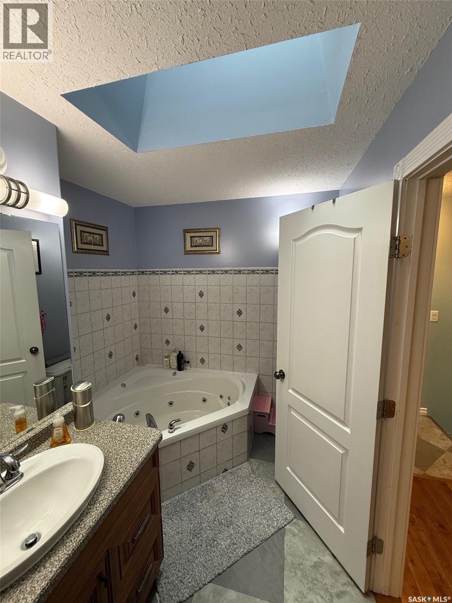 121 18th Street W, Battleford, Saskatchewan  S0M 0E0 - Photo 28 - SK020072