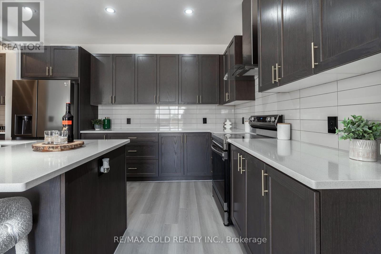 16 Frank Kelly Drive, East Gwillimbury, Ontario  L9N 0V2 - Photo 16 - N12444356