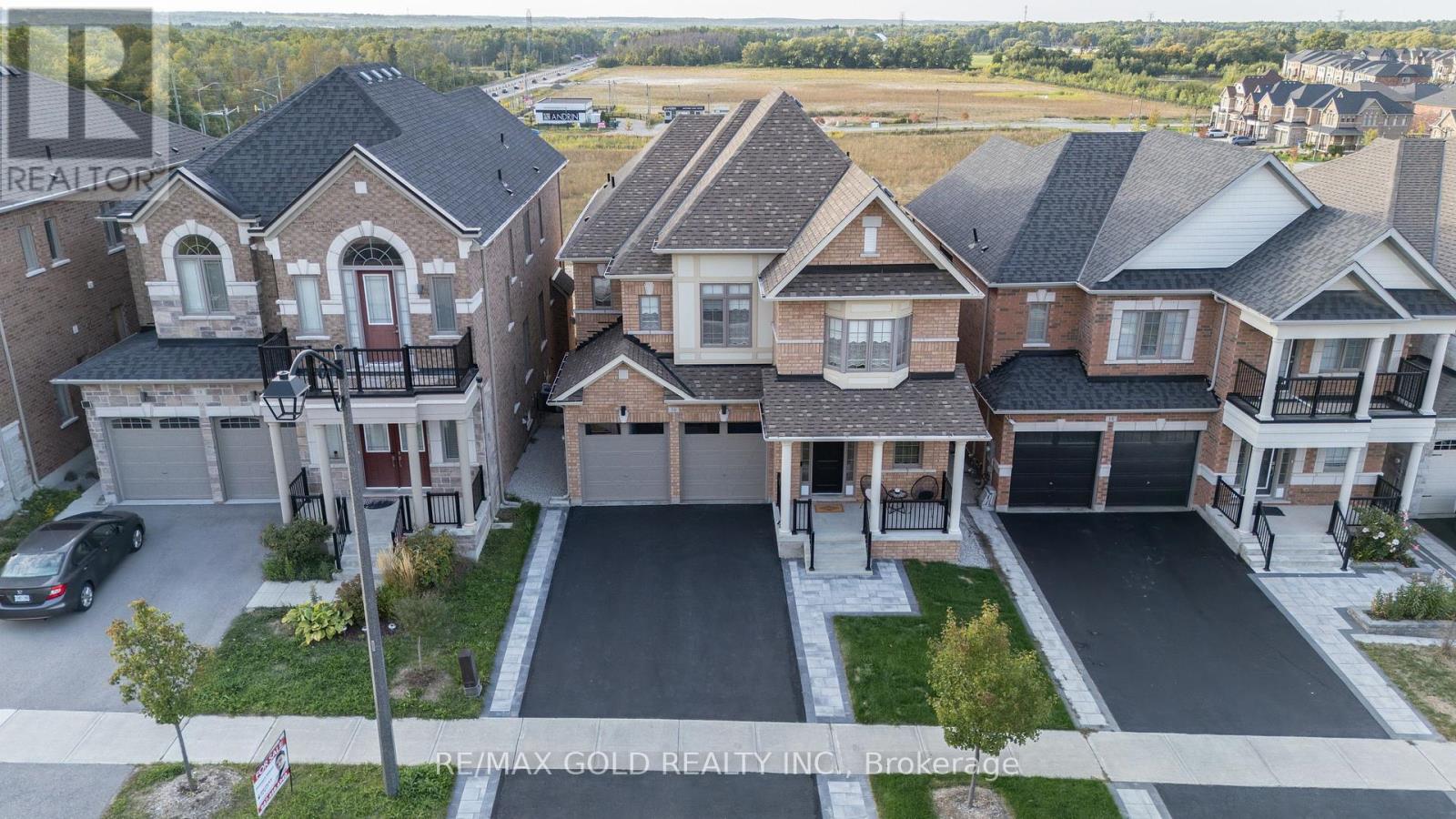 16 Frank Kelly Drive, East Gwillimbury, Ontario  L9N 0V2 - Photo 2 - N12444356