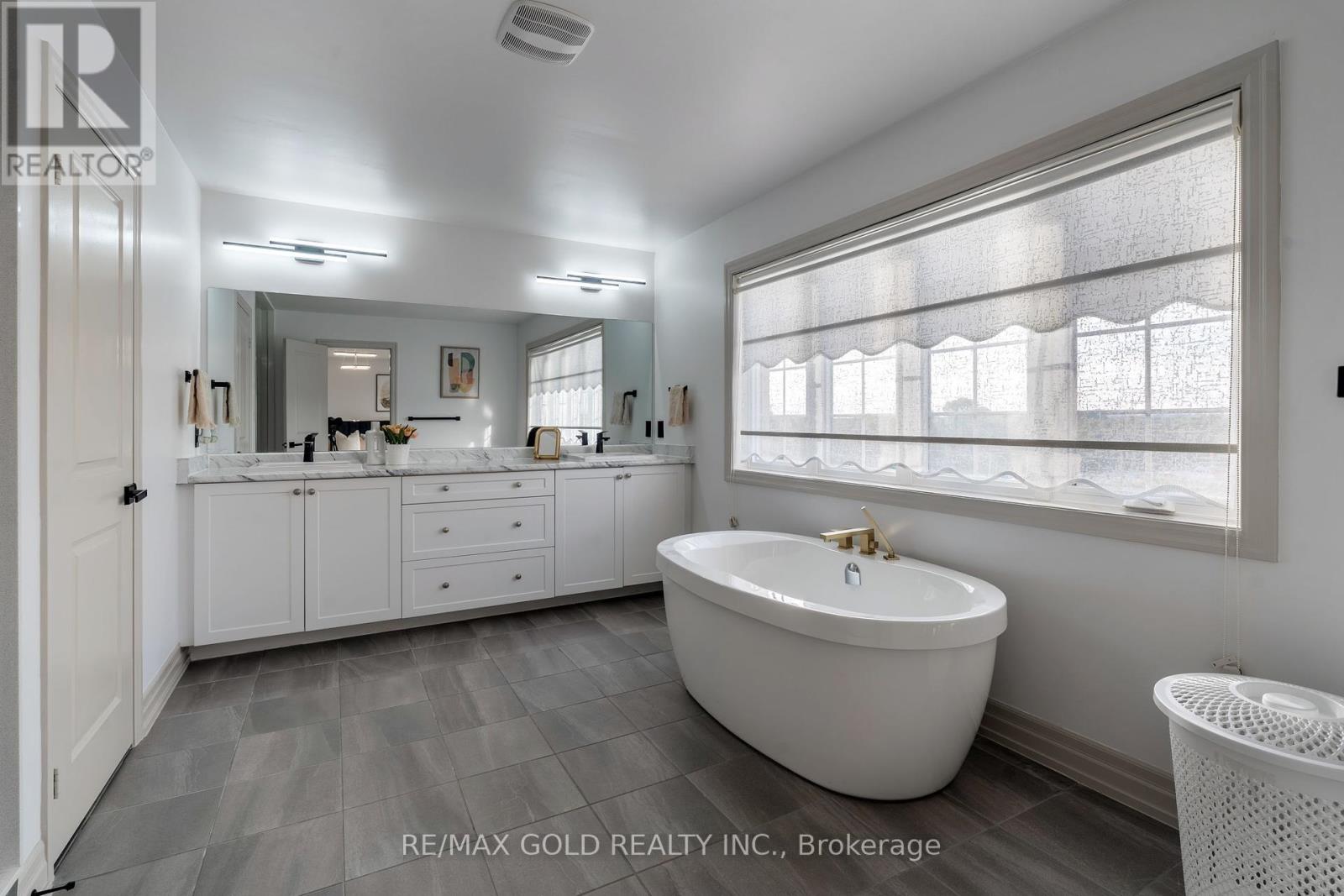 16 Frank Kelly Drive, East Gwillimbury, Ontario  L9N 0V2 - Photo 24 - N12444356