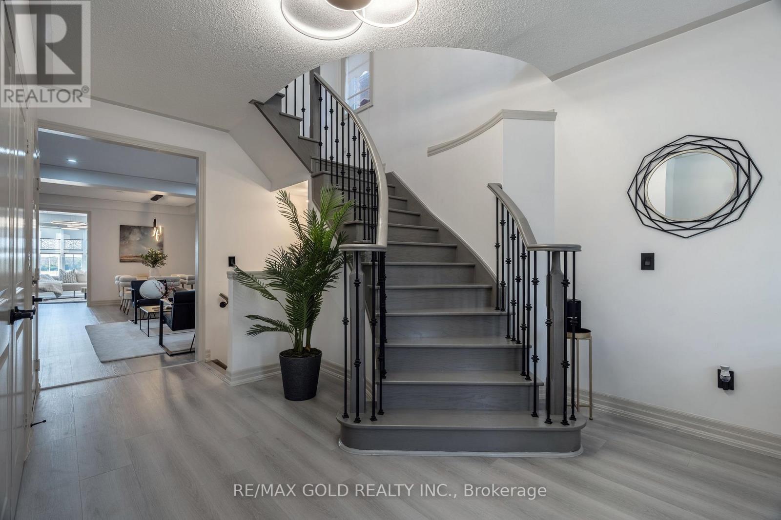 16 Frank Kelly Drive, East Gwillimbury, Ontario  L9N 0V2 - Photo 3 - N12444356