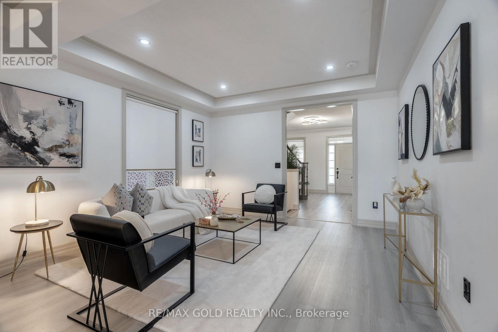 16 Frank Kelly Drive, East Gwillimbury, Ontario  L9N 0V2 - Photo 6 - N12444356