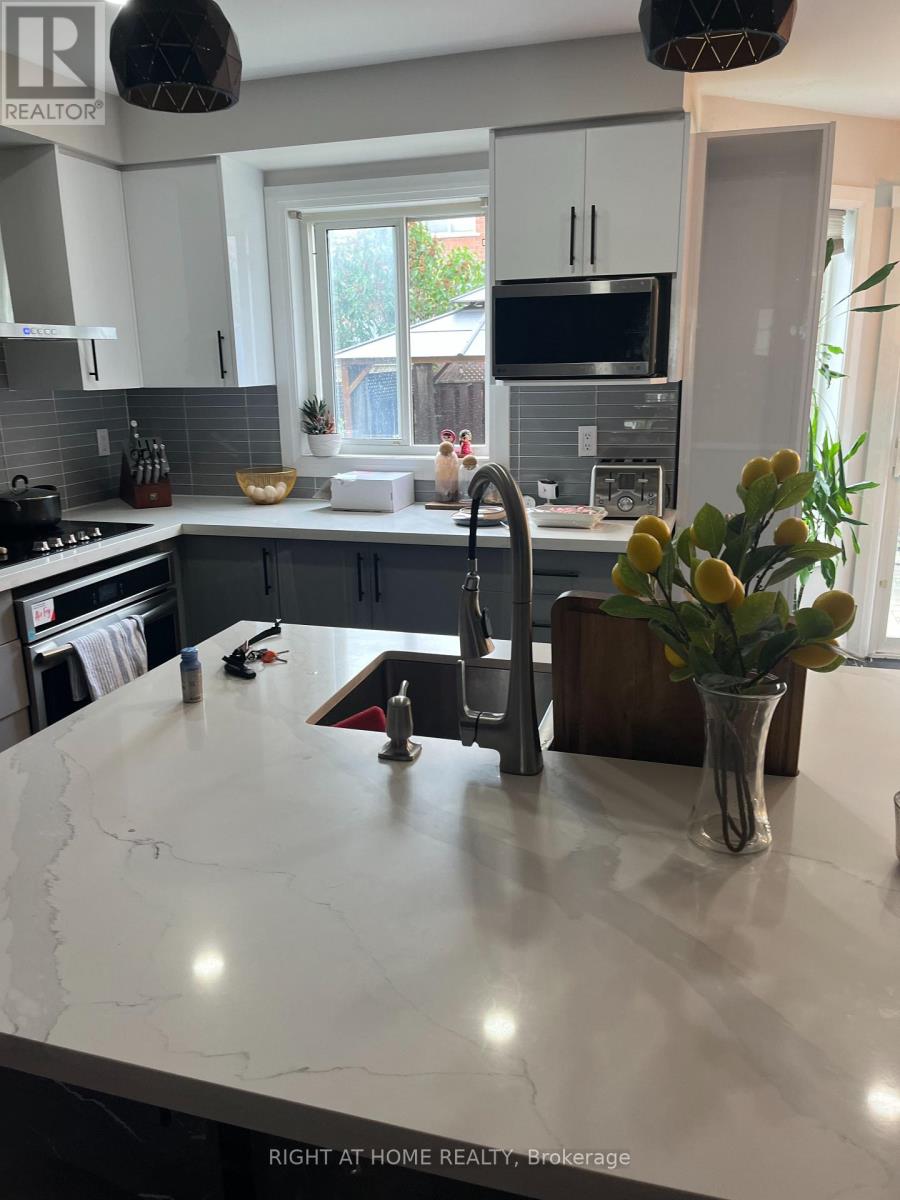26 Bluewater Trail N, Vaughan (Vellore Village), Ontario  L6A 3G5 - Photo 2 - N12444378