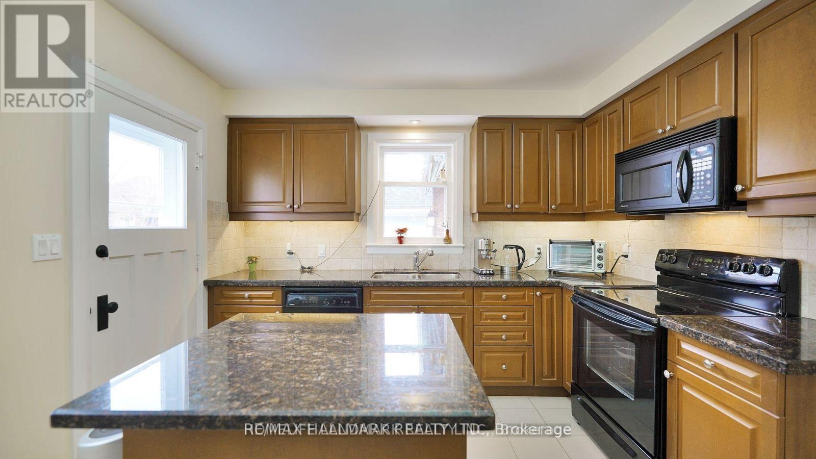 33 Artisan Trail, Markham (Victoria Manor-Jennings Gate), Ontario  L6C 3C6 - Photo 7 - N12444395