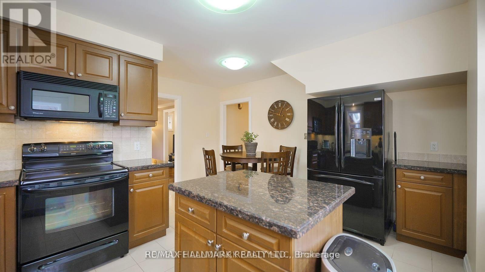 33 Artisan Trail, Markham (Victoria Manor-Jennings Gate), Ontario  L6C 3C6 - Photo 8 - N12444395