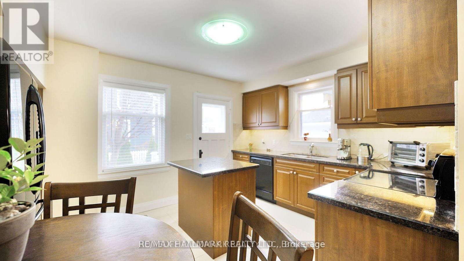 33 Artisan Trail, Markham (Victoria Manor-Jennings Gate), Ontario  L6C 3C6 - Photo 9 - N12444395