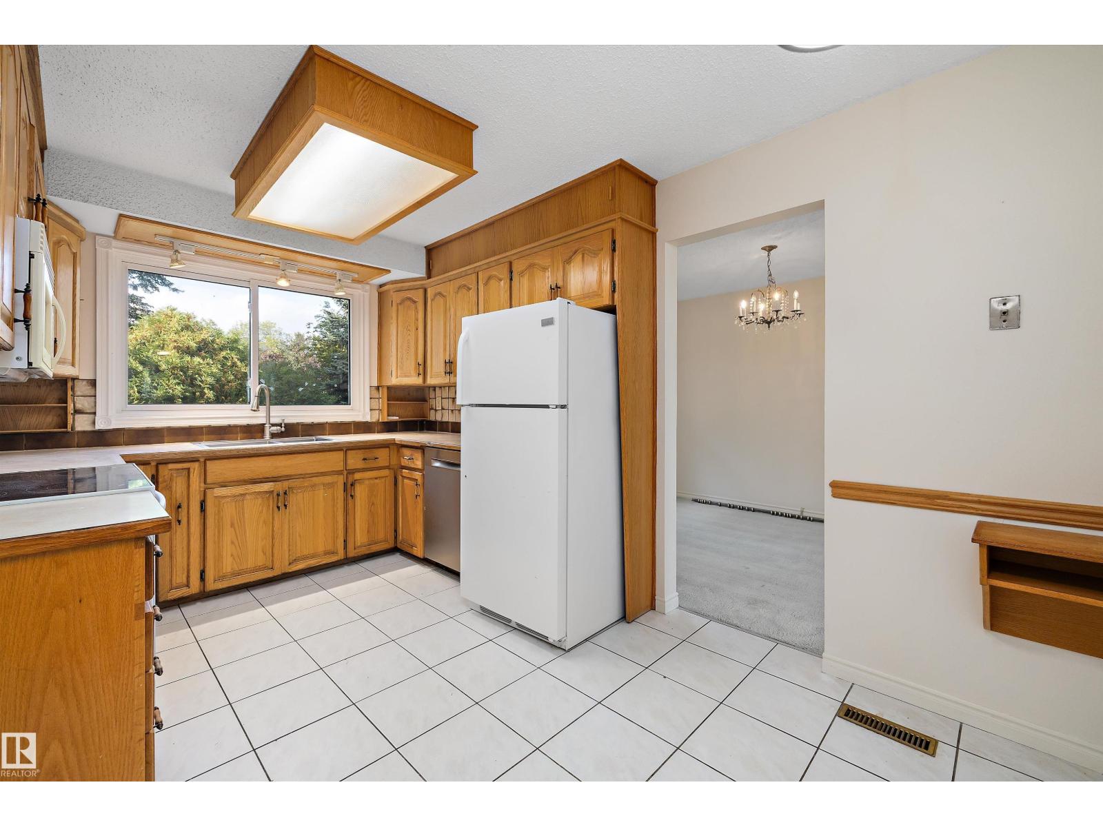 33 Afton Cr, St. Albert, Alberta  T8N 2P5 - Photo 8 - E4460693