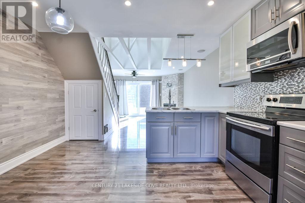 Unit 12 - 81 Laguna Parkway N, Ramara, Ontario  L0K 1B0 - Photo 5 - S12444352