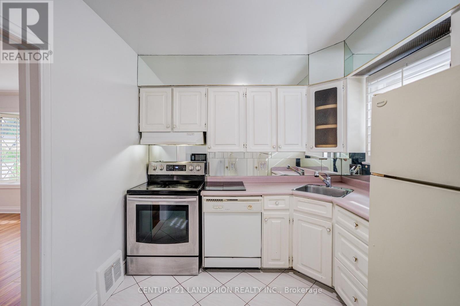 200 Elmhurst Avenue, Toronto (Lansing-Westgate), Ontario  M2N 1S3 - Photo 18 - C12343407