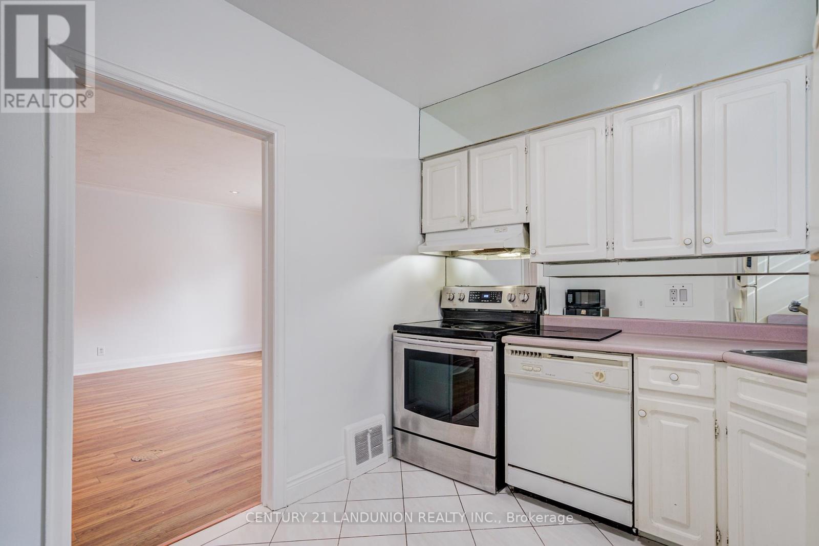 200 Elmhurst Avenue, Toronto (Lansing-Westgate), Ontario  M2N 1S3 - Photo 17 - C12343407