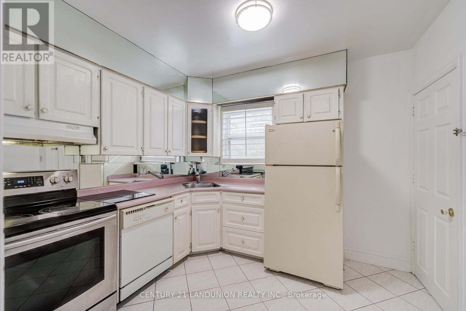 200 Elmhurst Avenue, Toronto (Lansing-Westgate), Ontario  M2N 1S3 - Photo 16 - C12343407