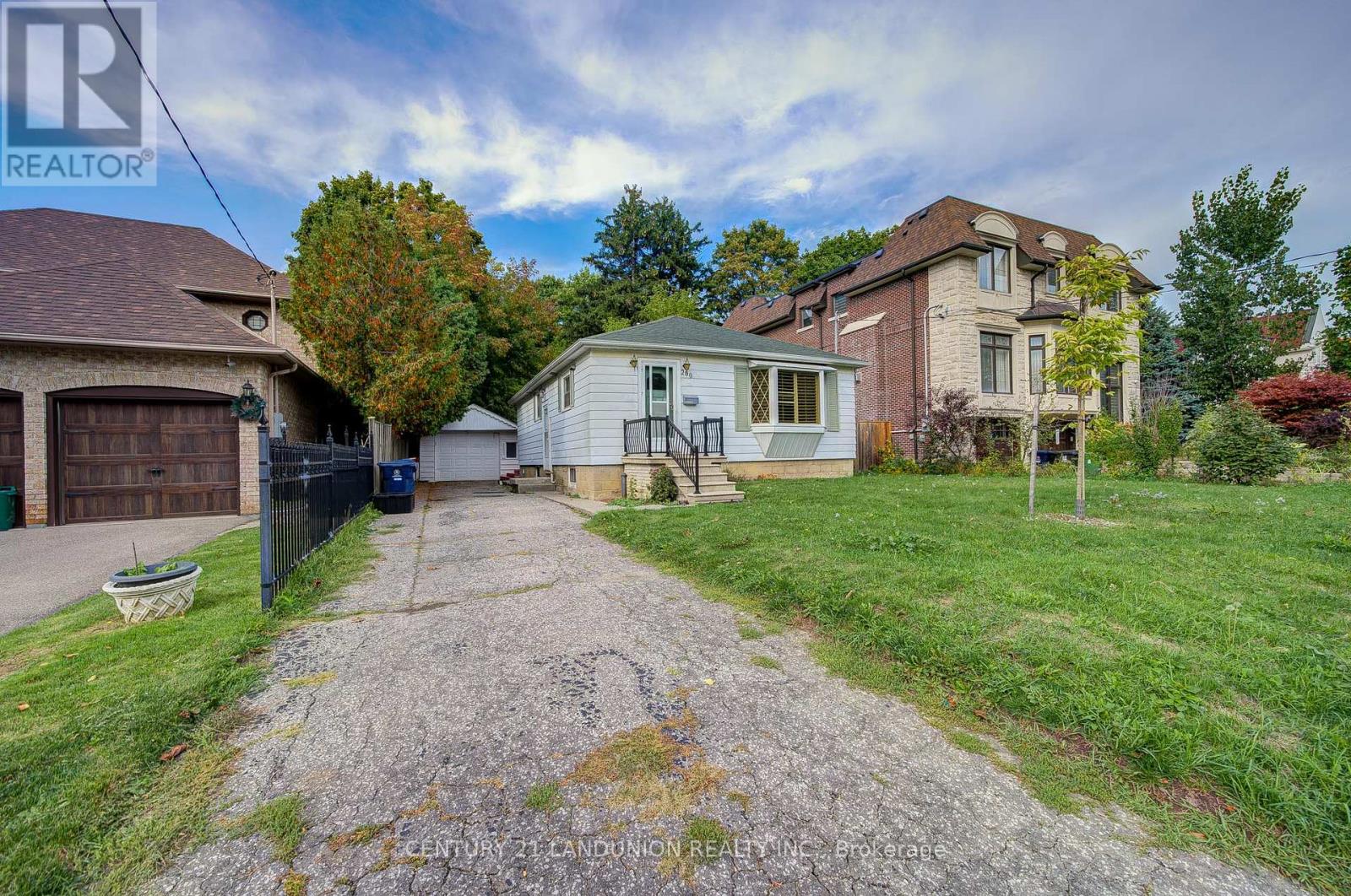 200 Elmhurst Avenue, Toronto (Lansing-Westgate), Ontario  M2N 1S3 - Photo 7 - C12343407