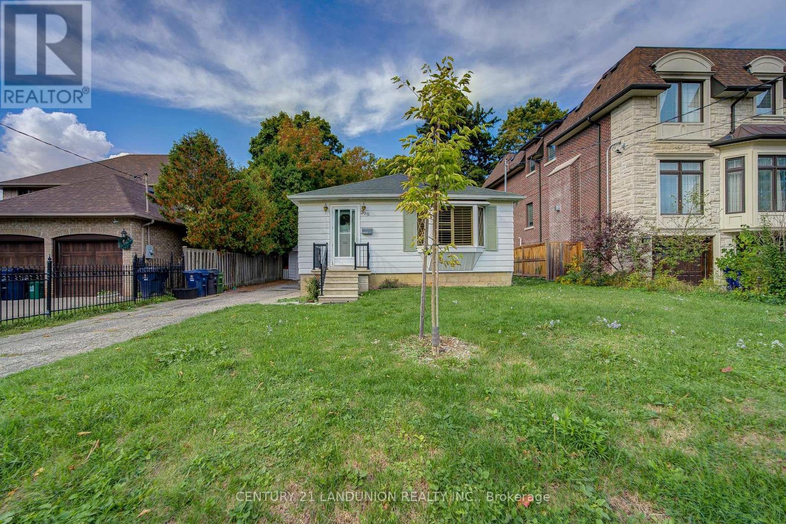 200 Elmhurst Avenue, Toronto (Lansing-Westgate), Ontario  M2N 1S3 - Photo 8 - C12343407