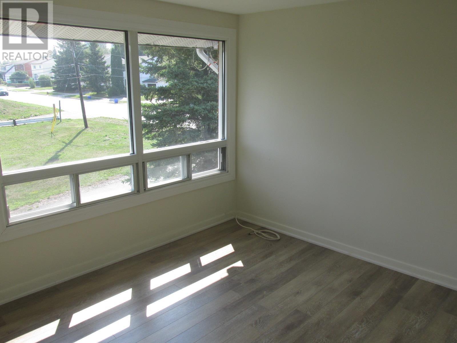 112 Hutchison Ave, Elliot Lake, Ontario  P5A 1E1 - Photo 5 - SM252872