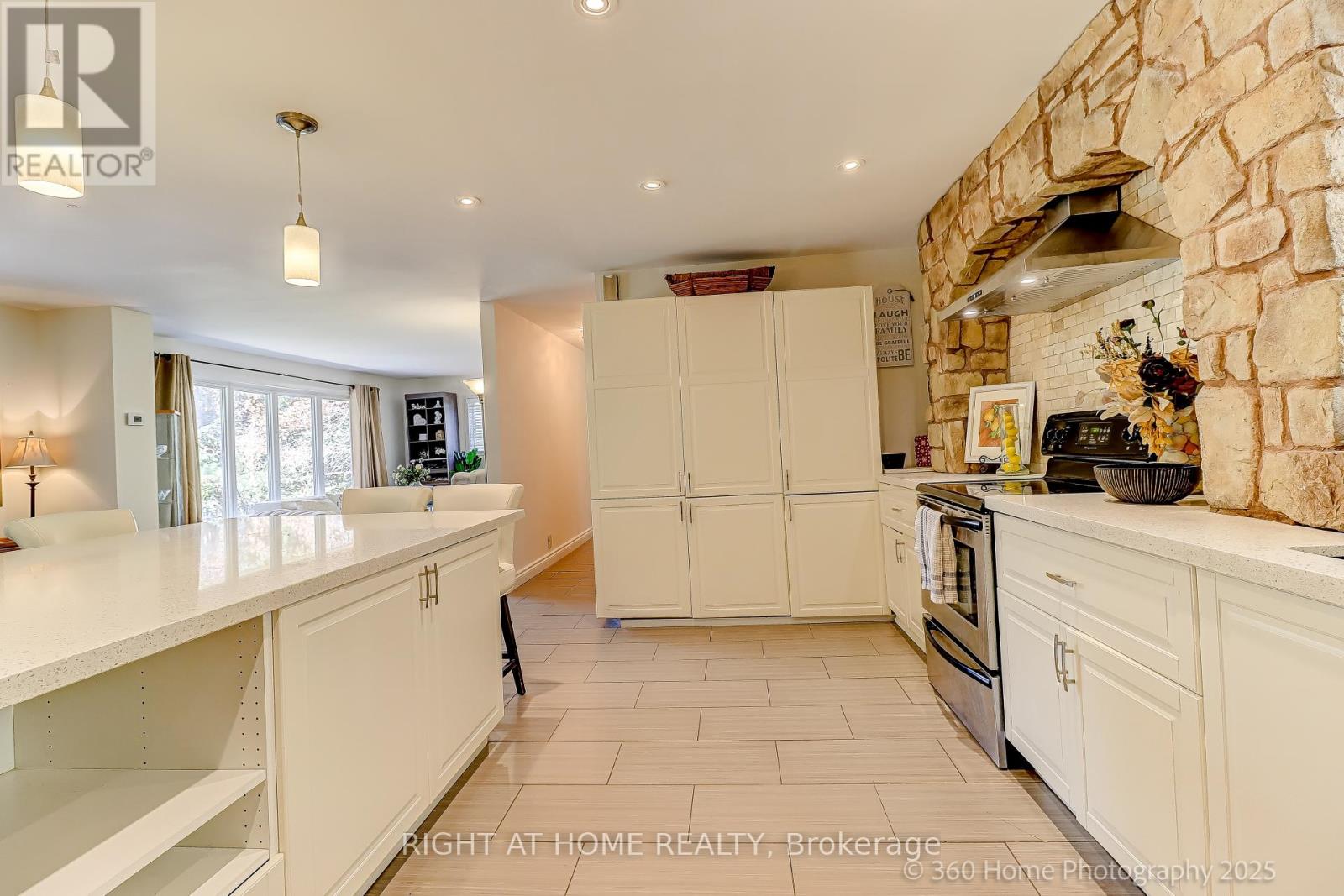 209 Wynhurst Road, Georgina, Ontario  L4P 2R6 - Photo 14 - N12441868