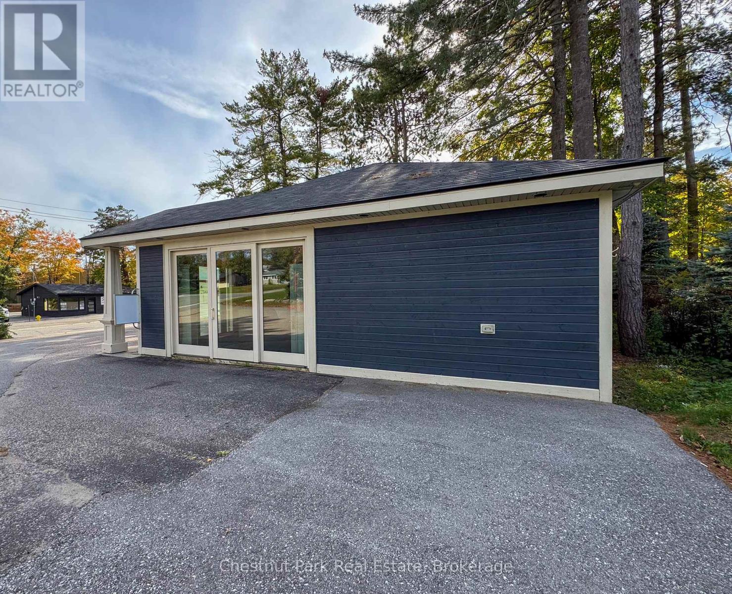 1004 MAPLE STREET, Muskoka Lakes, Ontario